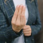 10 Body Language Signs of Lying: A Scientific Guide to Detecting Deception